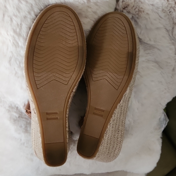 NWOB Toms Cream Tan Espadrille Shoes with Ankle Straps-Size 10 - Picture 4 of 5